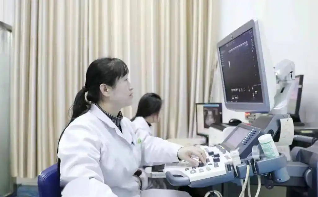 乳腺彩超检查,为女性健康撑起保护伞_乳房_肿块_月经
