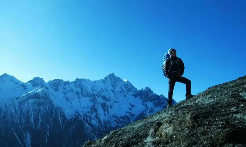 勇登高峰,不负青春