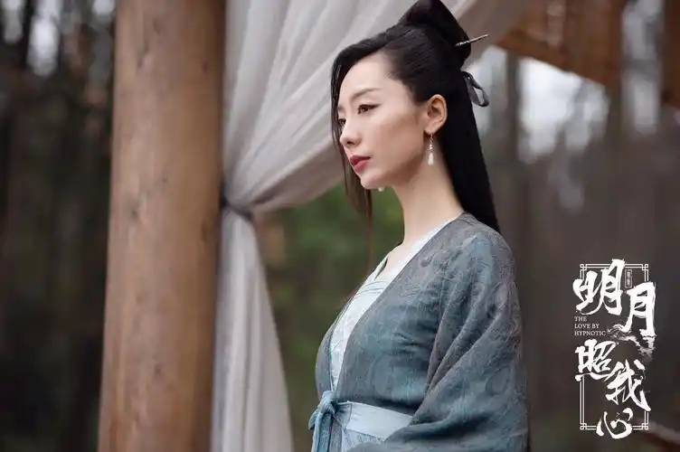 陶珞依明月照我心爱琴成痴再塑古典清秀形象