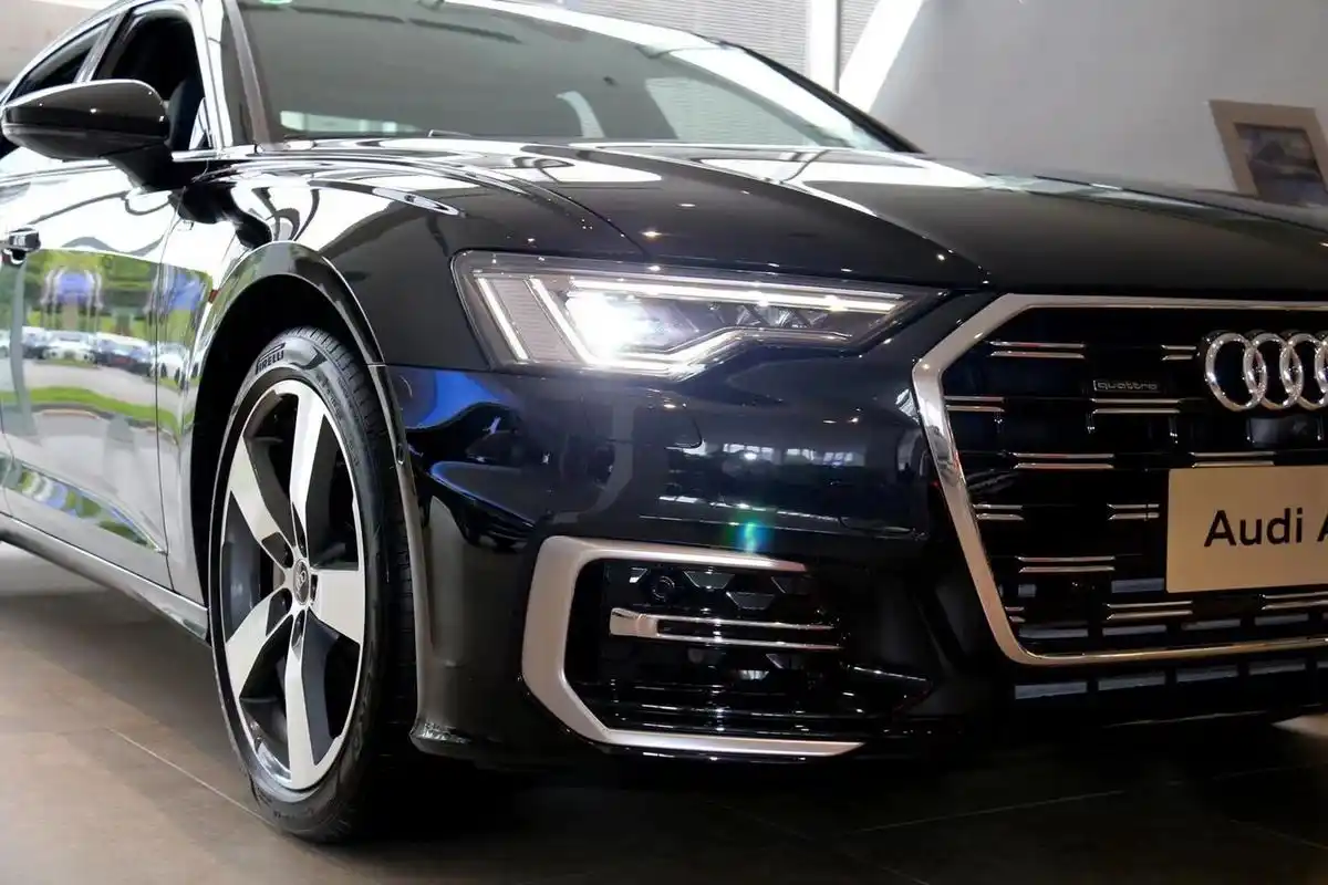 全新2023款奥迪a6 全新 a6l 依然很能打 动感外观前脸采用星空点阵式