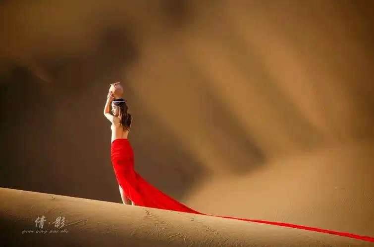 【经典】倩影沙漠半裸唯美人像报名帖