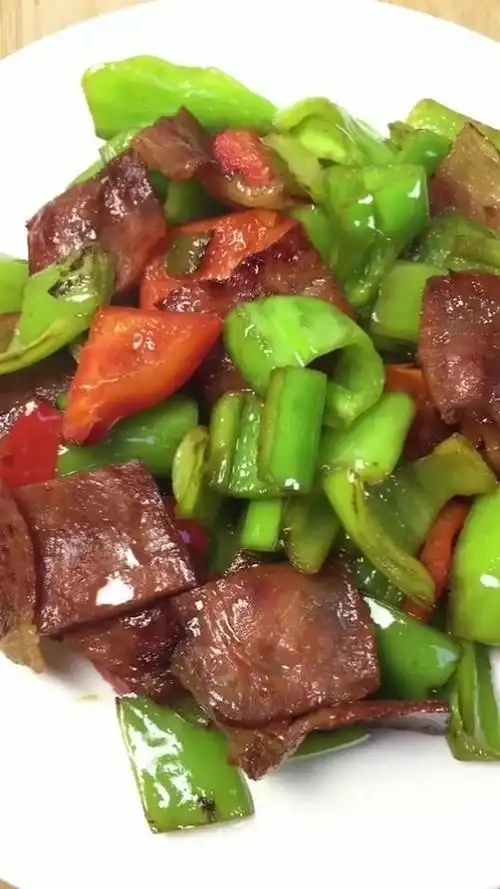 家常小菜辣椒炒配根,简单下饭