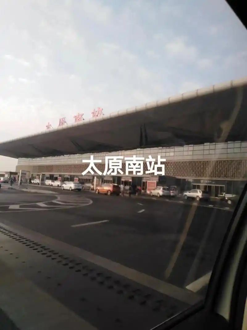 太原南站.#肩背知识的书包,开启求知的旅程,奔赴学堂,为梦想 - 抖音