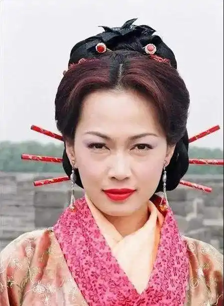 tvb绿叶最美赵姬姚莹莹,被男人拖累未婚生子,48岁发福模样憔悴似路人