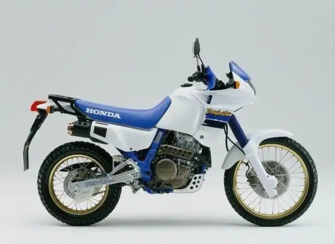 老车换新颜:本田nx650改装沙漠越野风格-摩托新闻-春风行摩托车之家