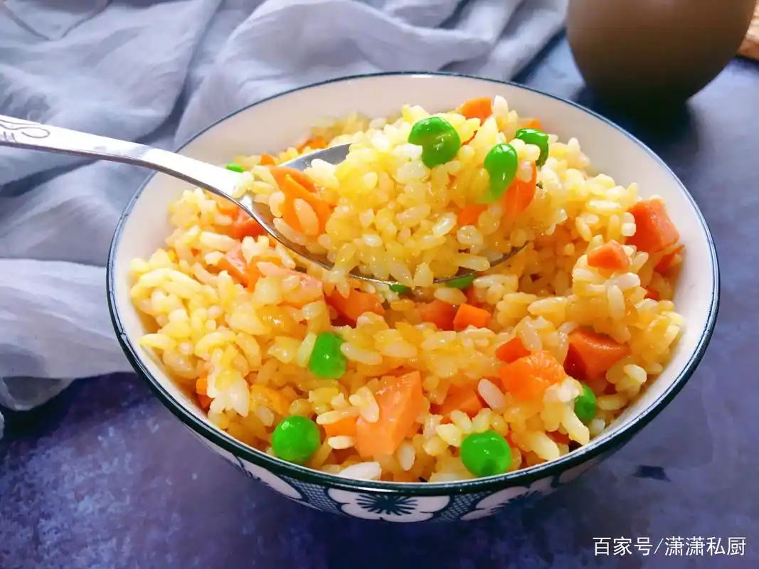 难怪它这么火,好吃到跳脚,教您最火的咸蛋黄炒饭