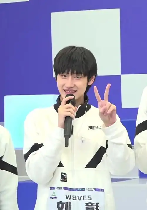 ak刘彰主题曲直拍踩踩楼