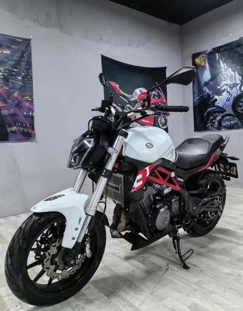 21年底贝纳利黄龙300,安全骑行7000公里,车况精品,无事故无拆修,全车