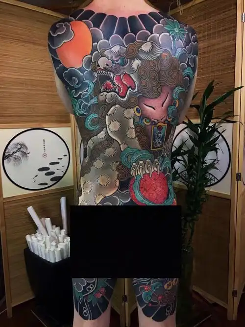 后院出品满背唐狮牡丹