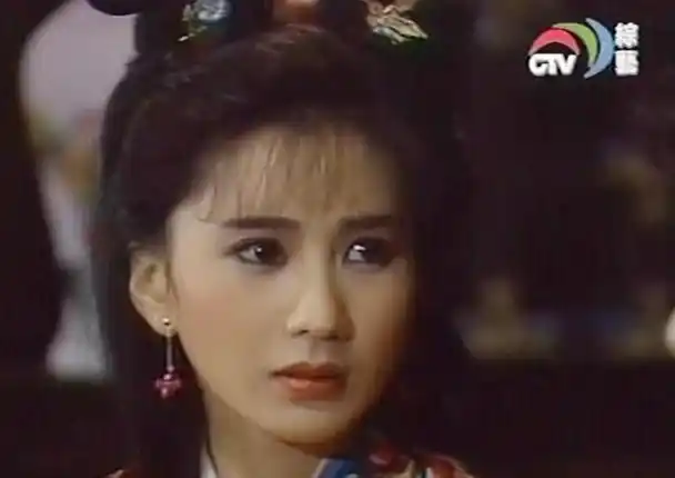 3,苏明明以其独特的艺术风格,成功地将传统与现代相结合,创作出一系列