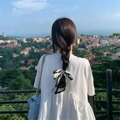 背部好看的气质女生头像