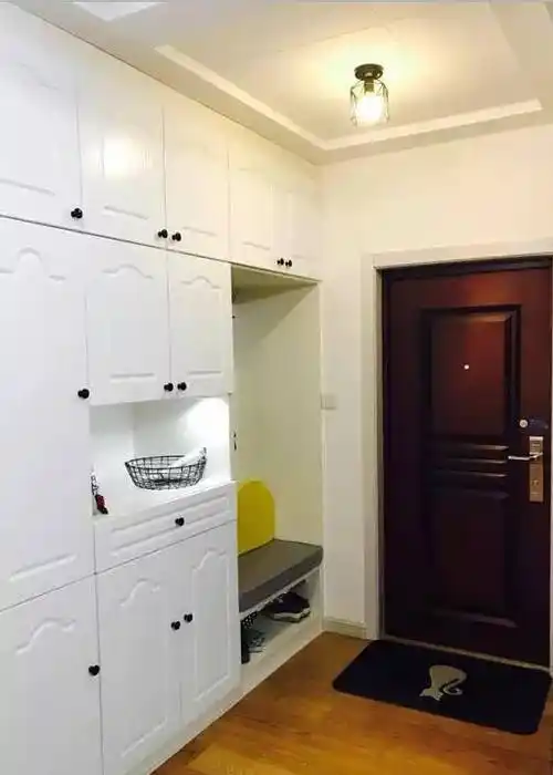 把鞋柜做成入墙式好看又实用