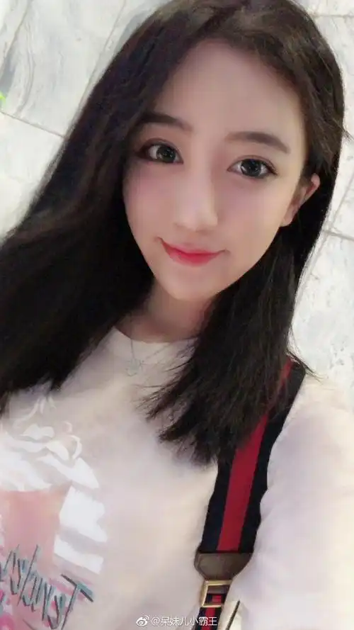 斗鱼吃鸡女主播呆妹儿小霸王个人写真福利套图