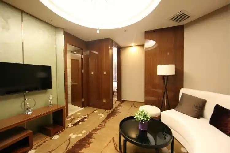 其它 来扎兰,住惠丽明珠赏杜鹃花开 酒店客房全部配有电动窗帘和电动