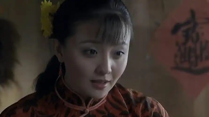 雾柳镇无赖吃霸王餐嘲讽老板娘一见老板就哭着下跪