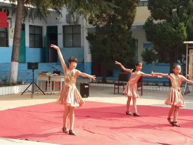 罗庄中心小学六年级毕业典礼