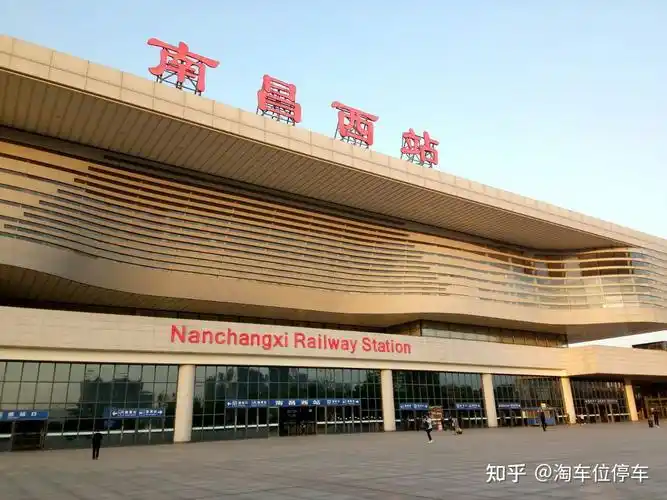 北广场地下停车场位于南昌市红谷滩区平安东二街与婺源路交叉路口西北