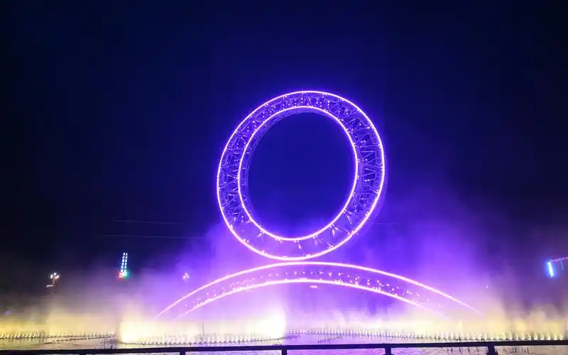 "太白山之眼"太白山汤峪湖音乐喷泉