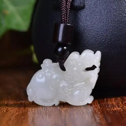 阿里拍卖捡漏新疆和田白玉羊脂玉立立体貔貅项坠