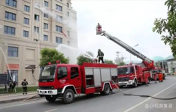 博浪涛云梯消防车,配备有伸缩式云梯,可以达到数十米甚至百米的高度.