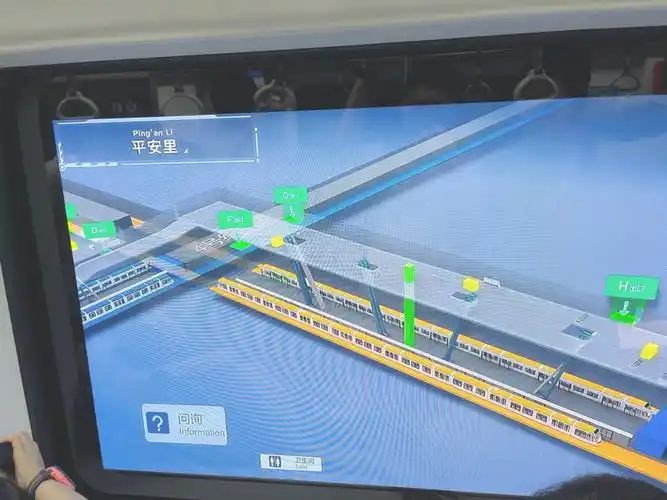 乘地铁到青年路站(6号线)再换乘公交专194,911路即可前往北京朝阳站很