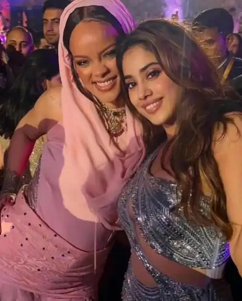 爆米花 | jennie穿迷你裙看秀,miu miu请71岁阿姨走秀,泰国顶流mai也