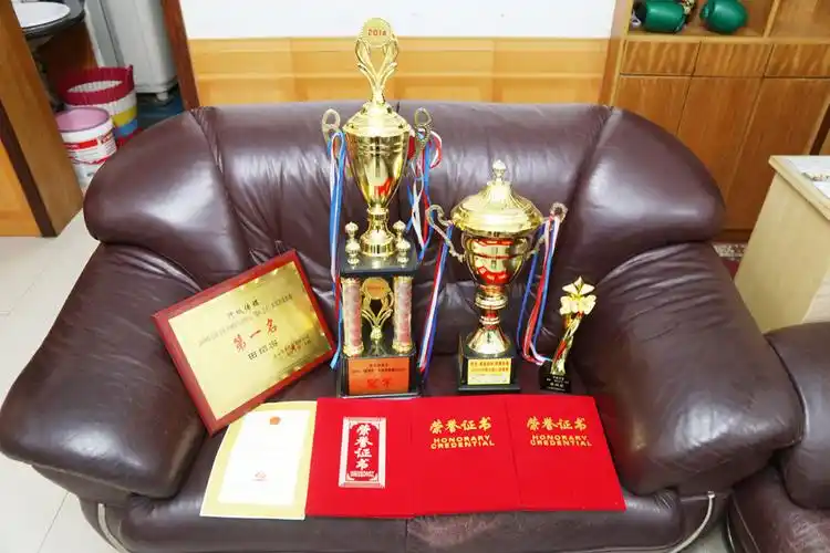 世界散打冠军田绍密回重庆巫山奉献青少年