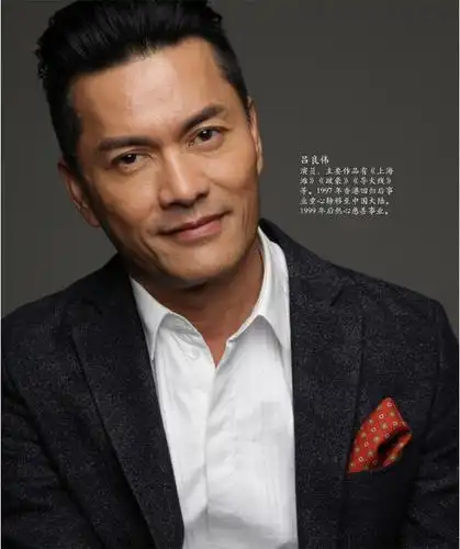 61岁吕良伟好福气!