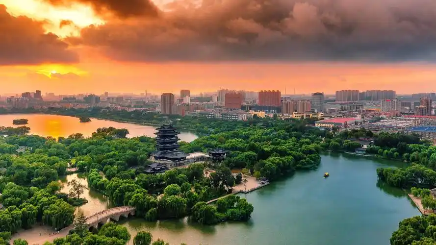 济南最著名的旅游景点是哪些地方,_山东省_广场_景区