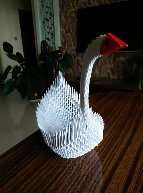 三角插天鹅一一雍容华贵