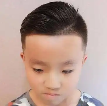 6～8岁男生扎什么发型好看 6～8岁小帅哥发型告诉你答案(2)_儿童发型