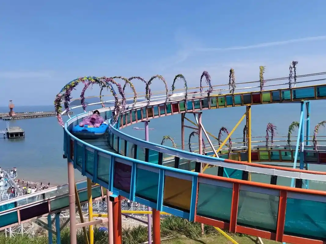 温岭市—龙门沙滩  龙门沙滩位于温岭市松门镇,离市区较远.一个集沙滩