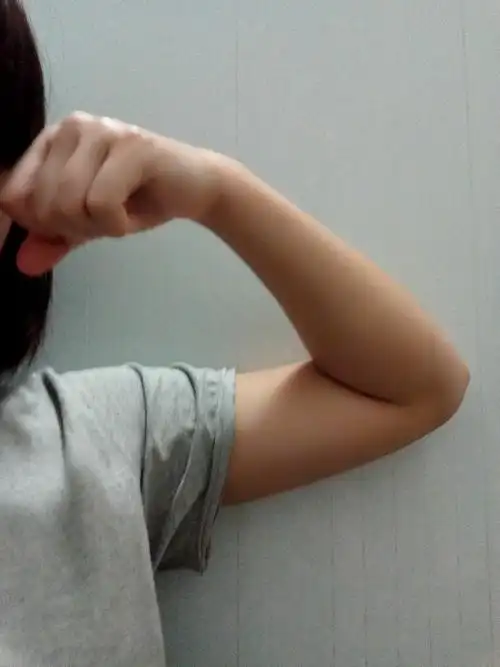 女生胳膊有肌肉是种怎样的体验