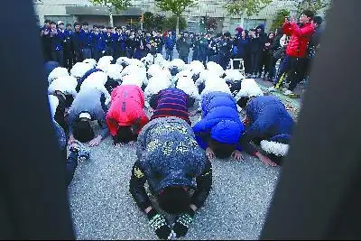 叩拜礼流行韩国政治圈