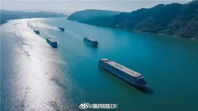 重庆三峡世纪游轮启航