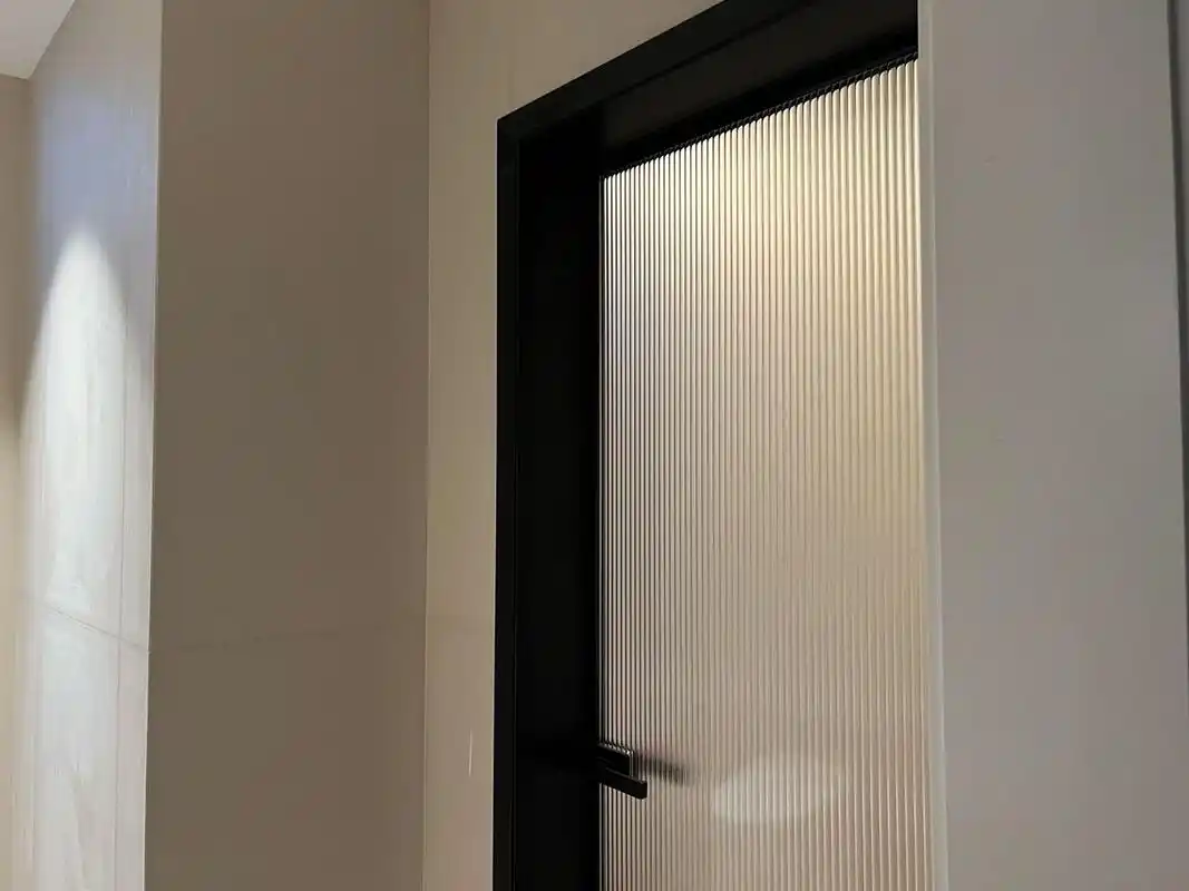 卫生间半包套和全包套长虹玻璃门到底哪个好 半包套全包套的我家都做