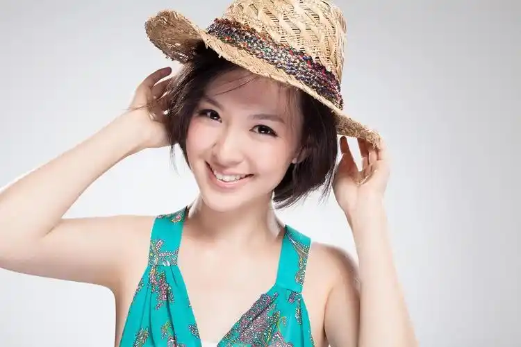 p data-id="gnbl905amu">王格格,中国新生代青