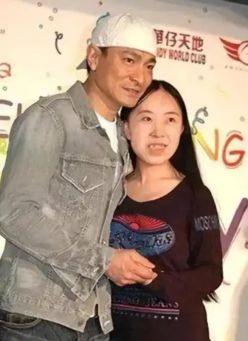 他留下了一份长达12页的绝笔遗书,里面全是关于巨星刘德华的内容,并