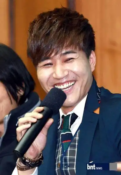 韩星金钟民曝因台风事故腿负伤缝20针(图)