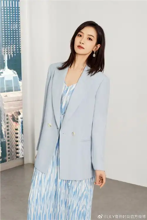 春日是西装的统治区代言人@宋茜演绎「光影西装」恰好温度 承包都市人
