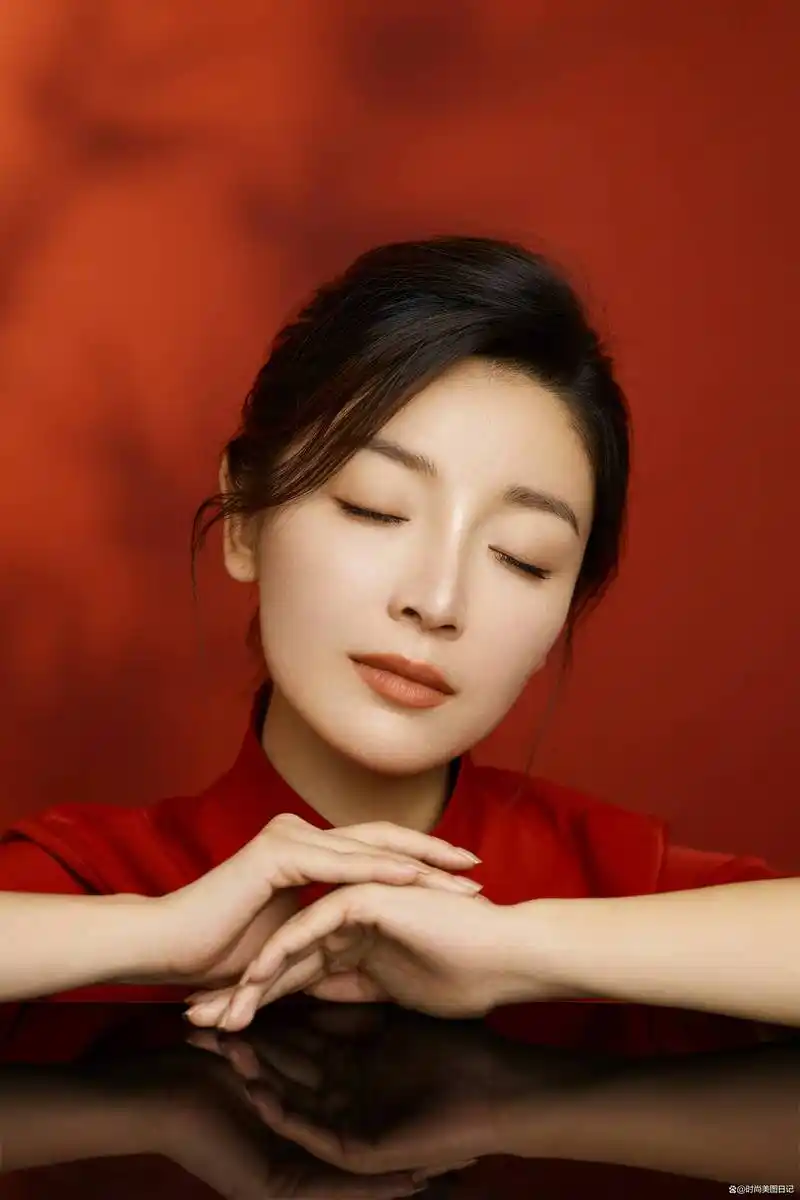 高晓菲立秋写真 新中式服装时尚美艳