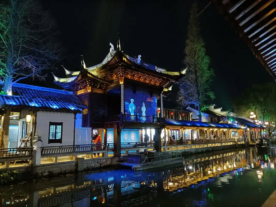 向南辗转姑苏城外周庄古镇里