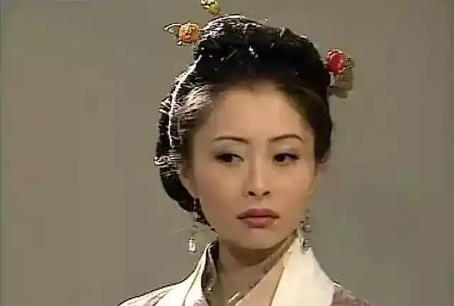 汤盈盈,看过《封神榜》的都会对她饰演的柳琵琶恨之入骨,演技是岔错