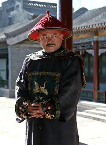 嘉庆元年(1796),乾隆皇帝举行禅位大典,把皇位传给皇十五子嘉亲王颙琰