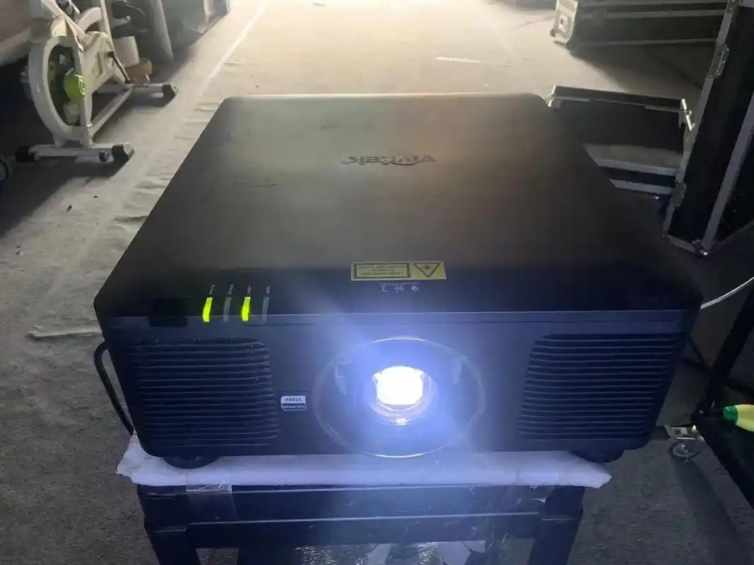 丽讯激光高清投影机du8090z