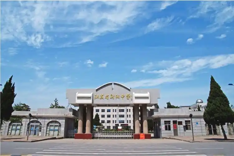 80年代射阳中学校门▲70年代射阳中学校门▲1988年陈丕显在耦耕堂