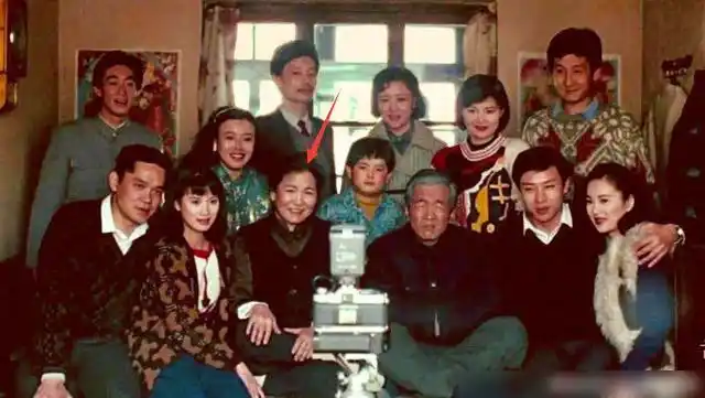 评剧大师赵丽蓉丈夫早逝女儿7岁夭折61岁春晚走红