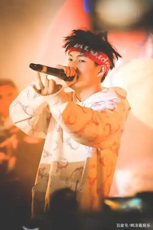 红花会贝贝李京泽直播中剁自己手指,吓坏了网友:快点好起来