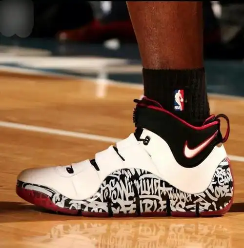 前段时间看到,有球迷们讨论究竟耐克旗下现在的大碗签约球星就是是哪