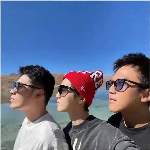 邓超,鹿晗,陈赫从跑男开始的友谊,一直维持至今,时不时的秀友谊,还一